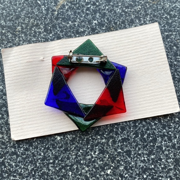 Glass Wreath Brooch - Picture 3 of 3